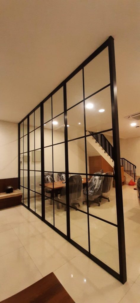 Partisi kusen aluminium dan kaca